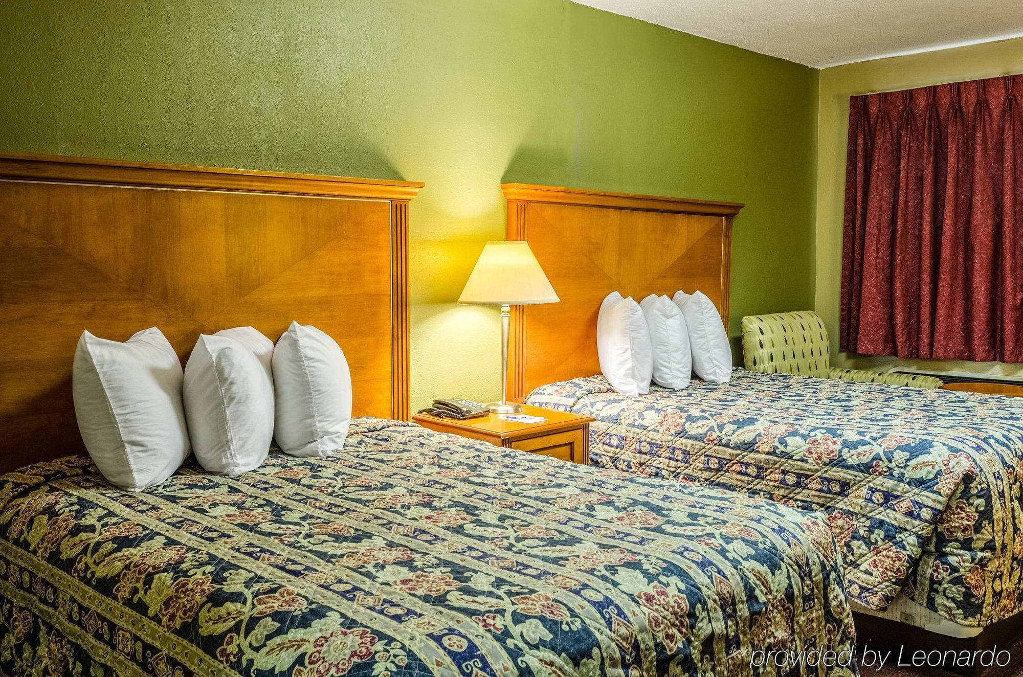 Rodeway Inn Indianola エクステリア 写真