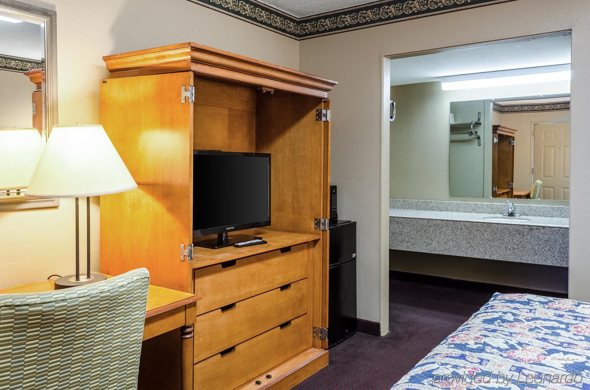 Rodeway Inn Indianola エクステリア 写真