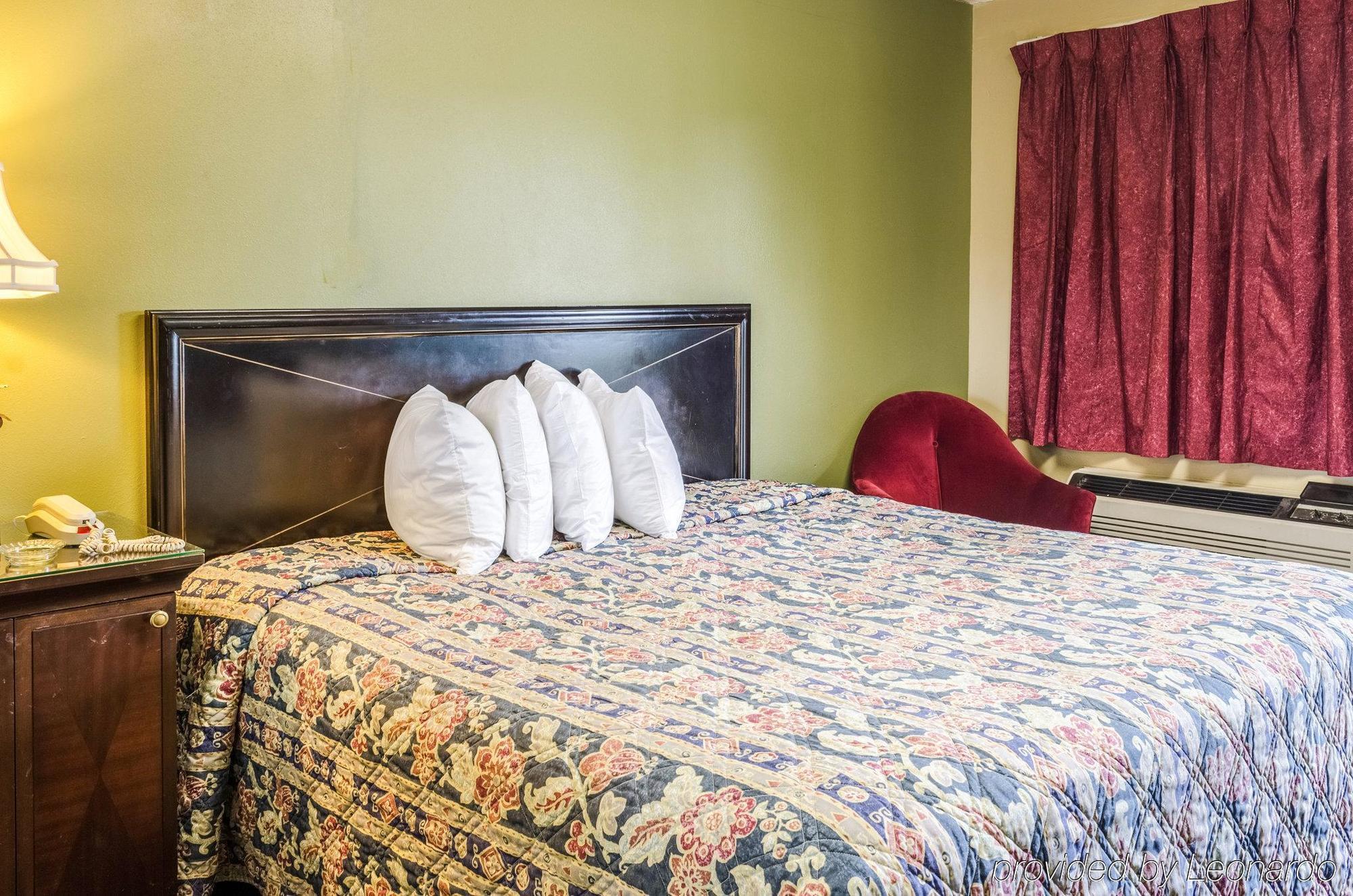 Rodeway Inn Indianola エクステリア 写真
