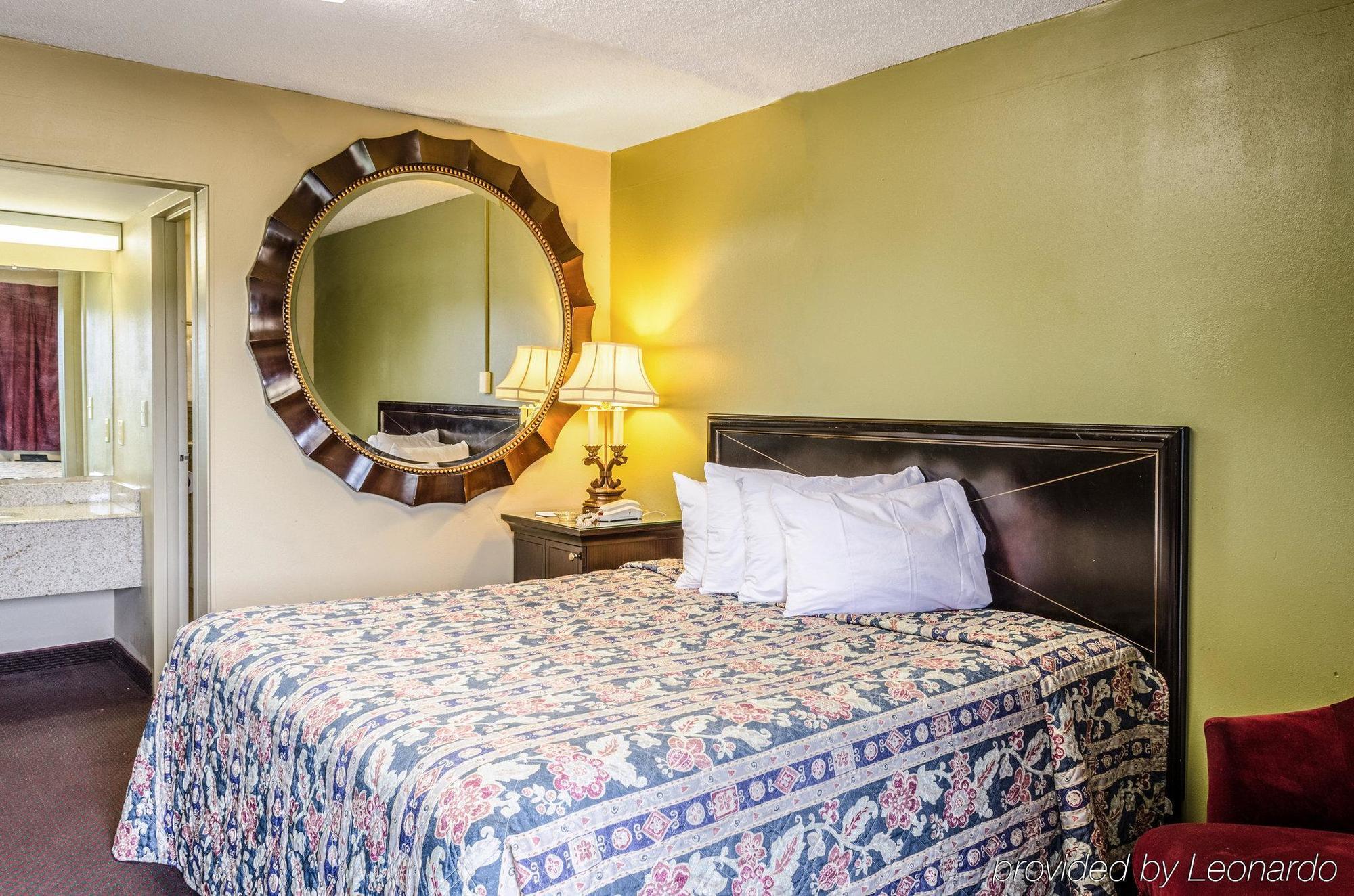 Rodeway Inn Indianola エクステリア 写真