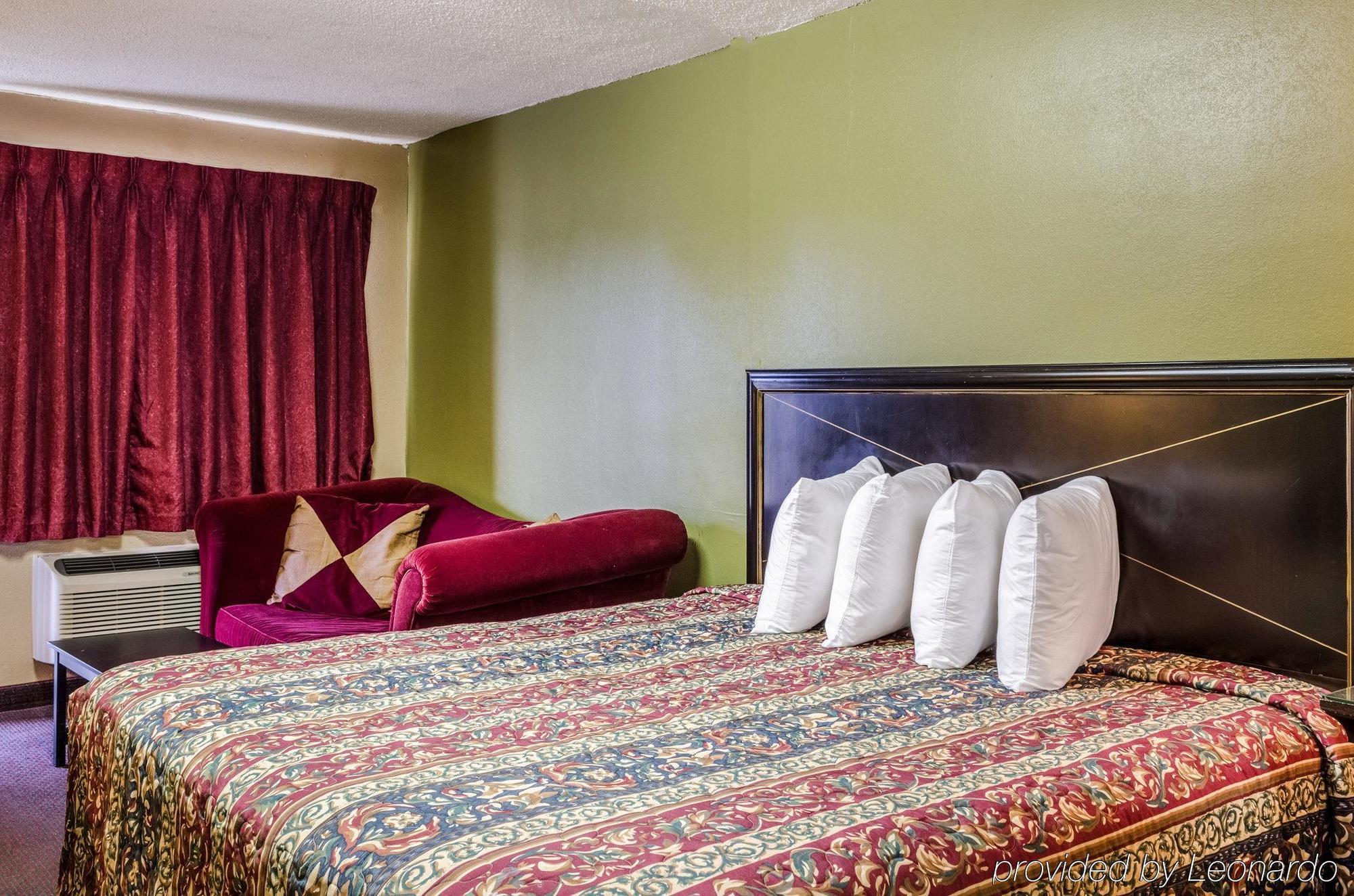 Rodeway Inn Indianola エクステリア 写真