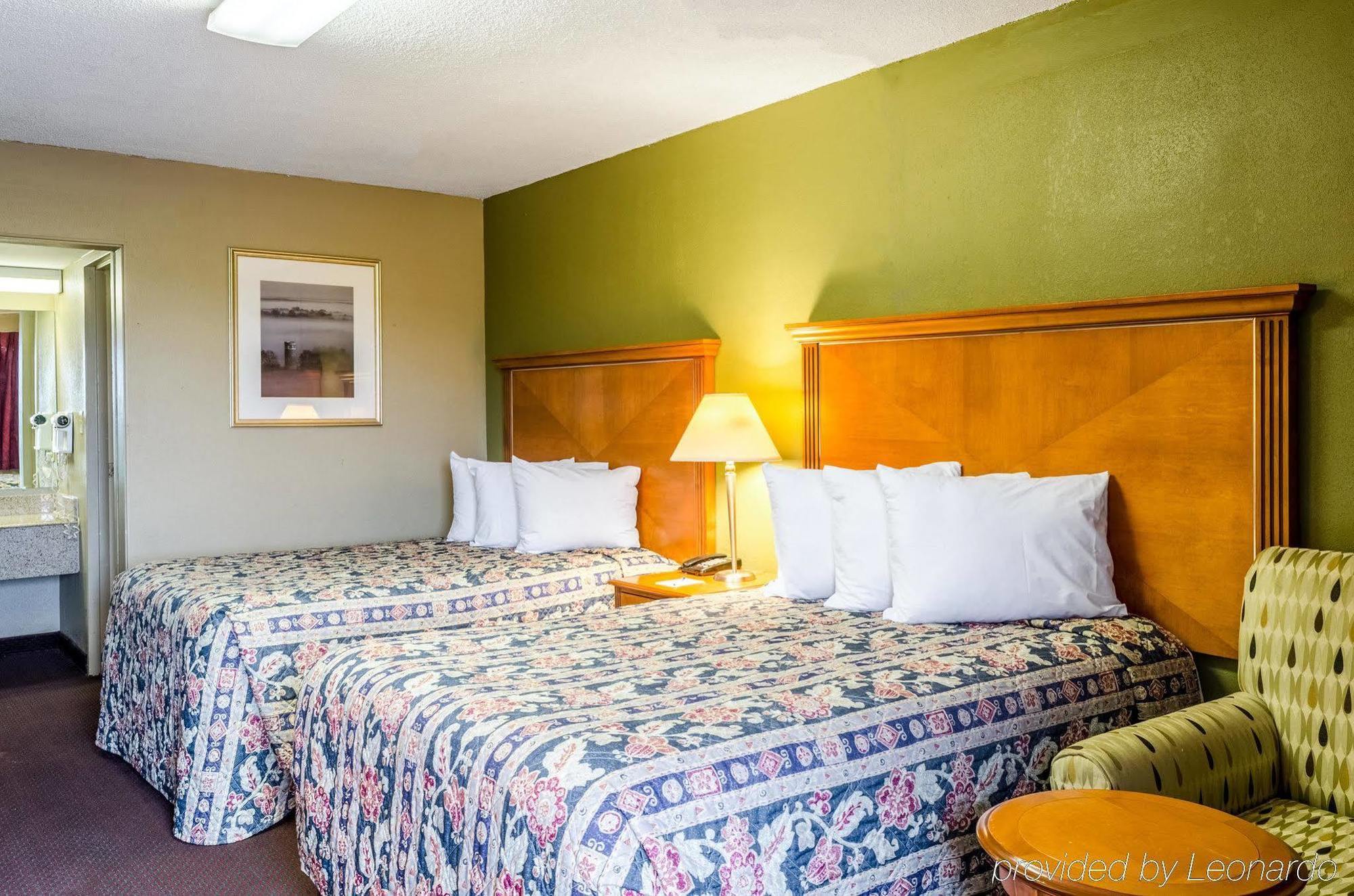 Rodeway Inn Indianola エクステリア 写真