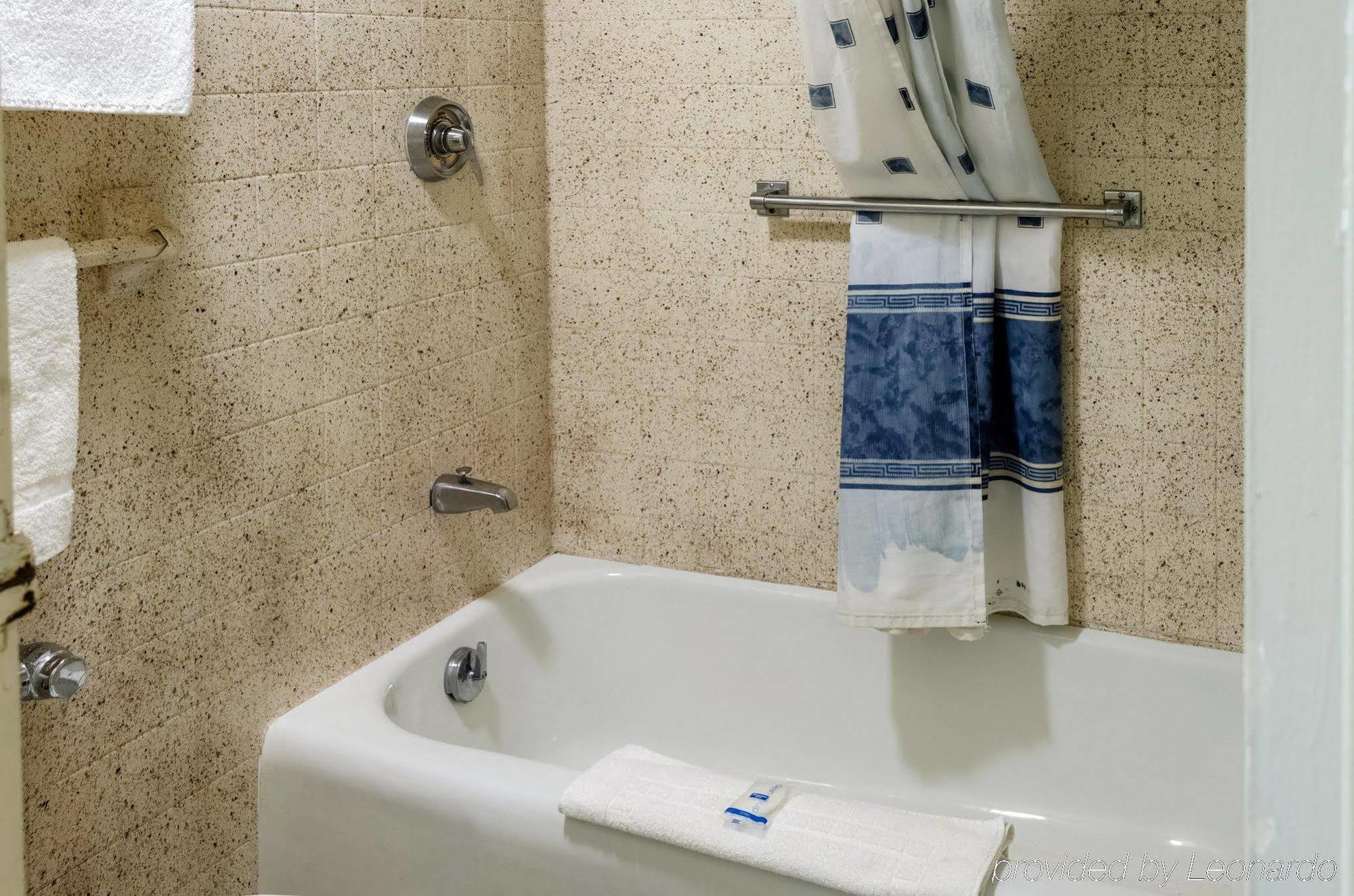 Rodeway Inn Indianola エクステリア 写真