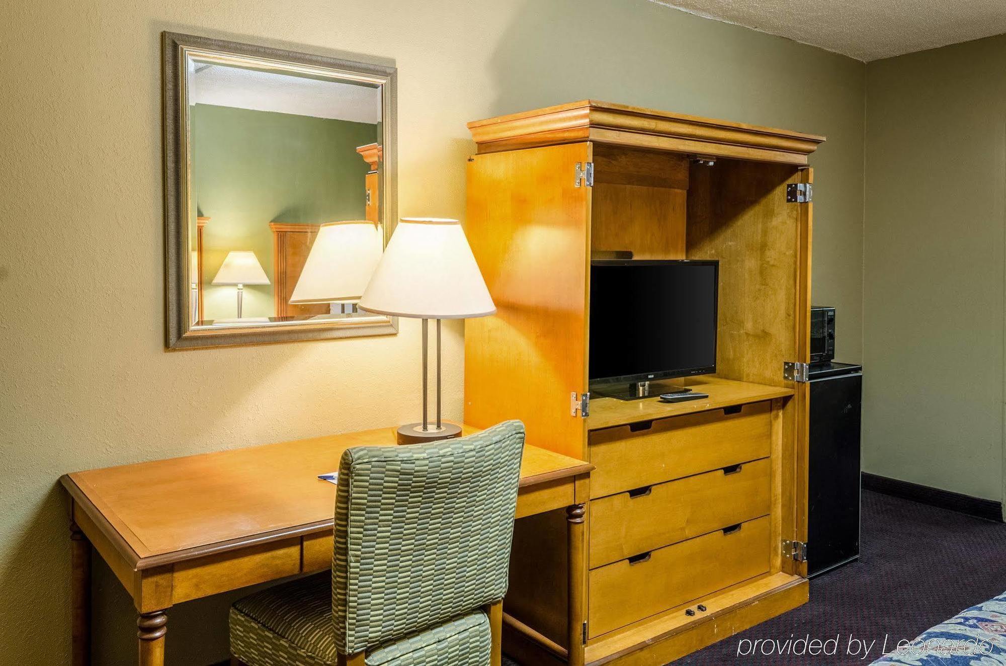 Rodeway Inn Indianola エクステリア 写真