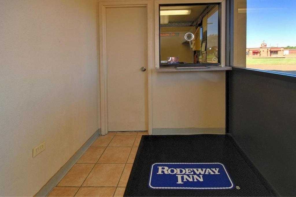 Rodeway Inn Indianola エクステリア 写真