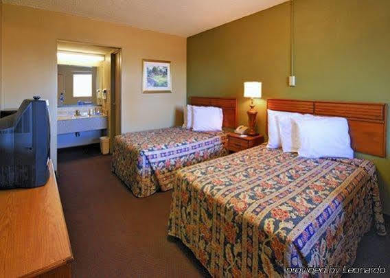 Rodeway Inn Indianola エクステリア 写真